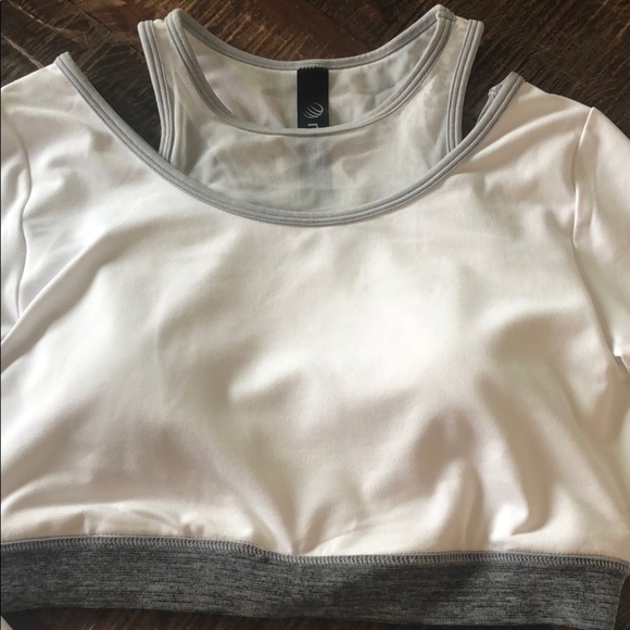 Performance Activewear cropped  top - Picture 2 of 4